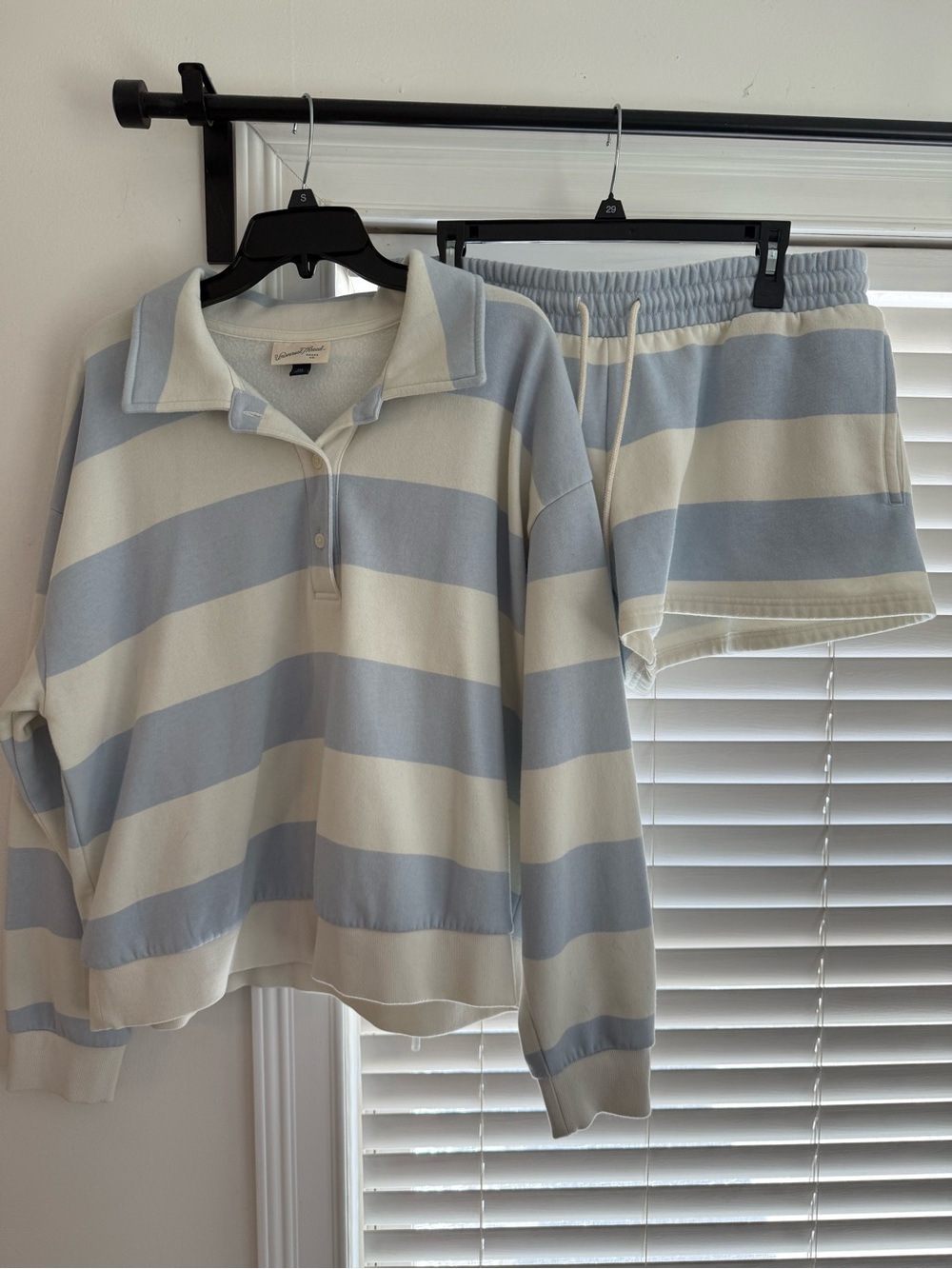 Universal Thread blue and cream stripe set